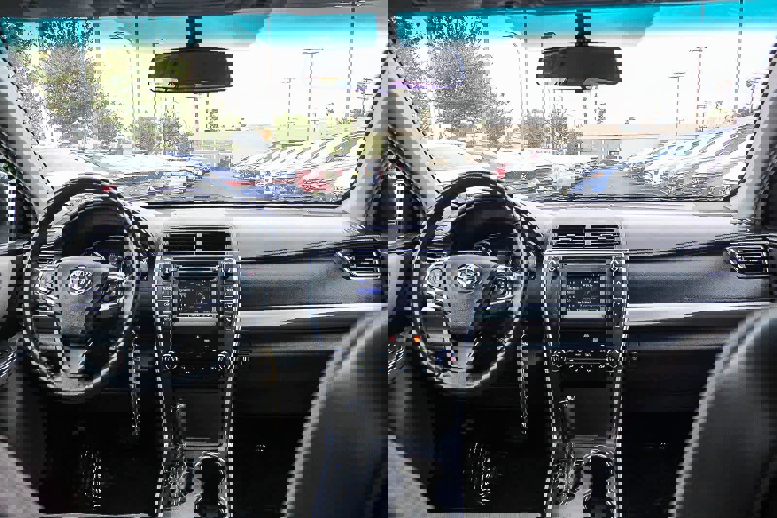 Used 2015 Toyota Camry SE FWD image 17