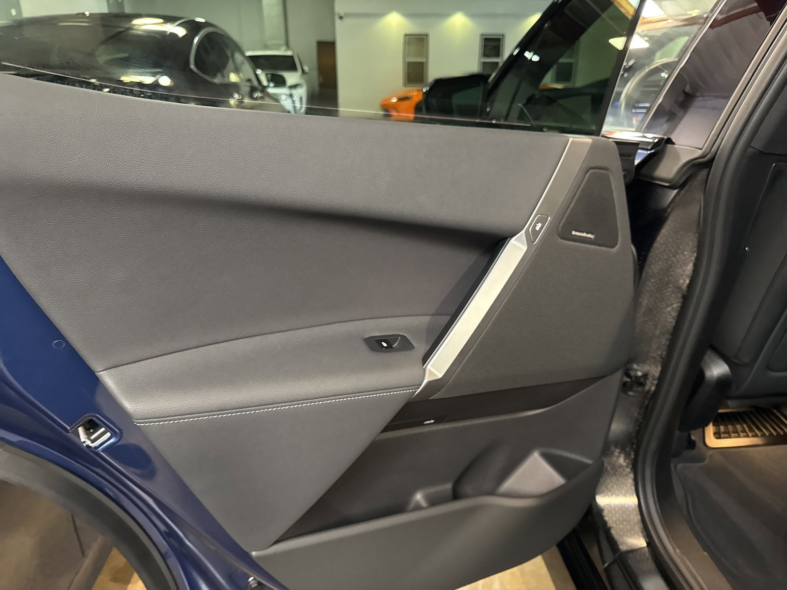 Used 2025 BMW iX xDrive50 w/ Premium Package image 12