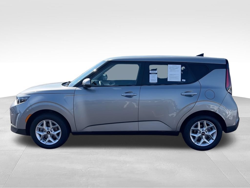 Used 2025 Kia Soul LX FWD image 6