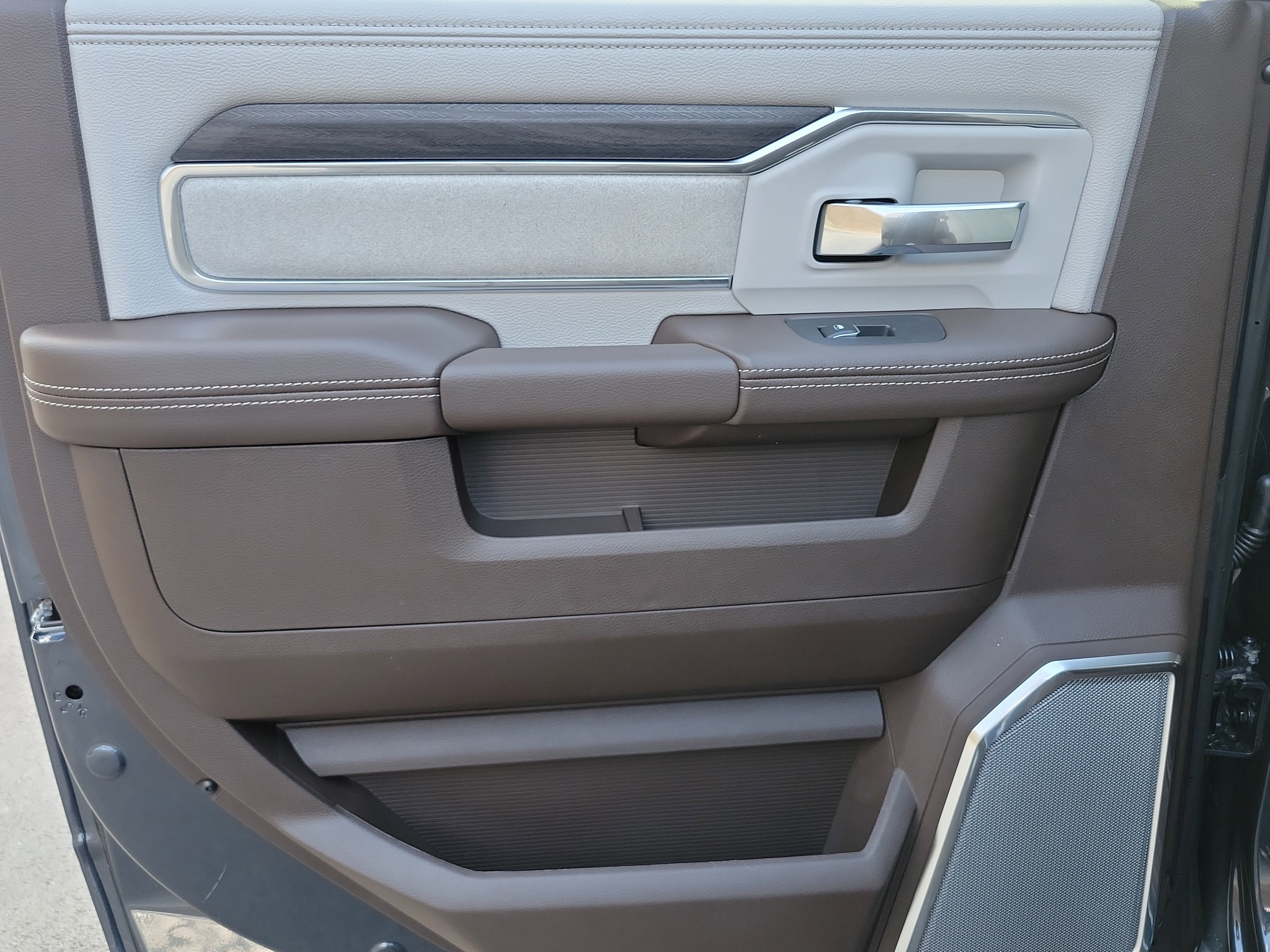 New 2026 RAM 2500 Laramie AWD/4WD image 23