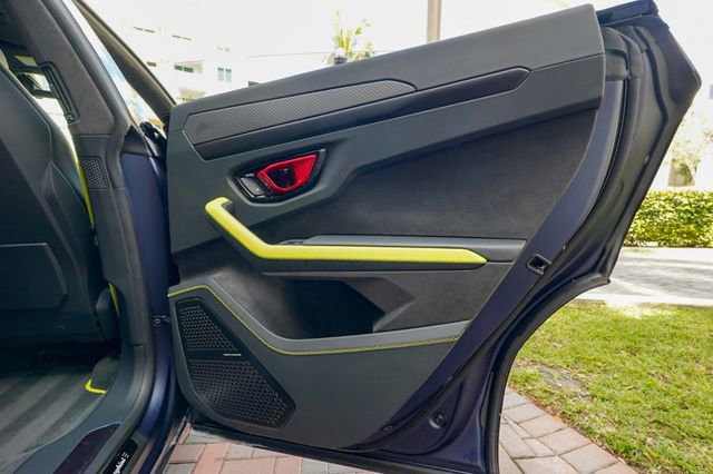 Used 2025 Lamborghini Urus SE image 91