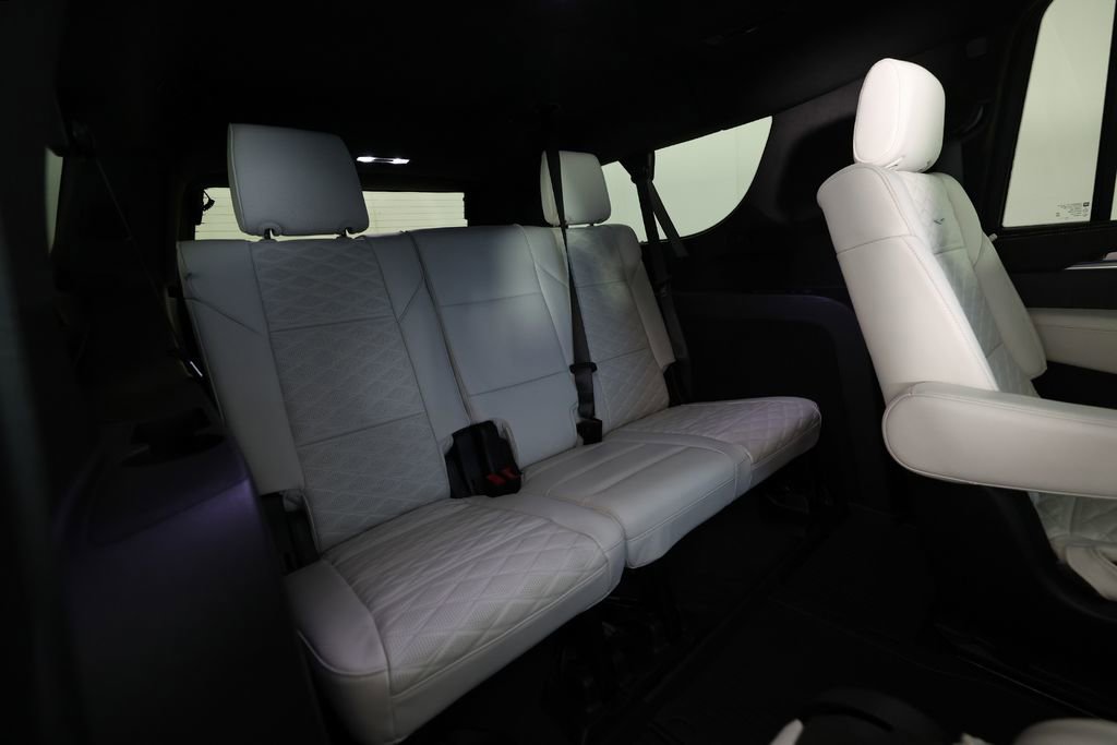 Used 2026 Cadillac Escalade ESV Platinum Sport w/ LPO, ONYX Package AWD/4WD image 12
