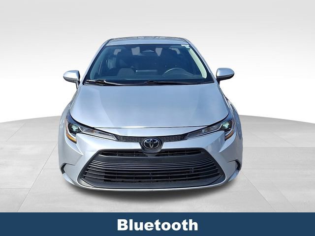Used 2025 Toyota Corolla LE FWD image 3