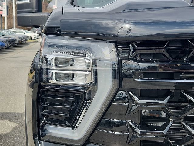 Used 2024 Chevrolet Silverado 2500 ZR2 w/ Technology Package image 9