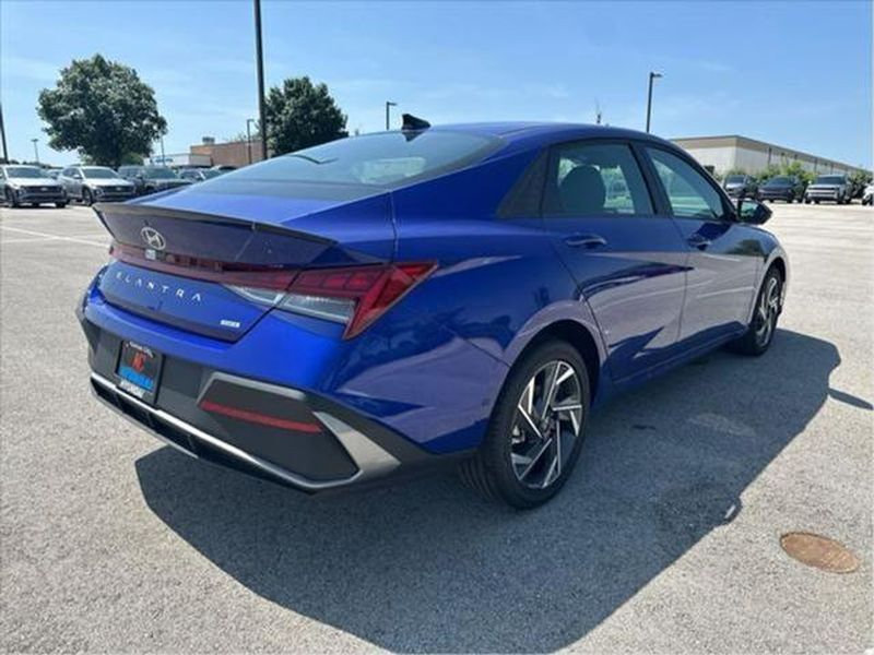 Used 2025 Hyundai Elantra SEL FWD image 26