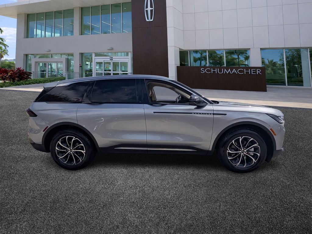 Certified 2025 Lincoln Nautilus Premier image 8