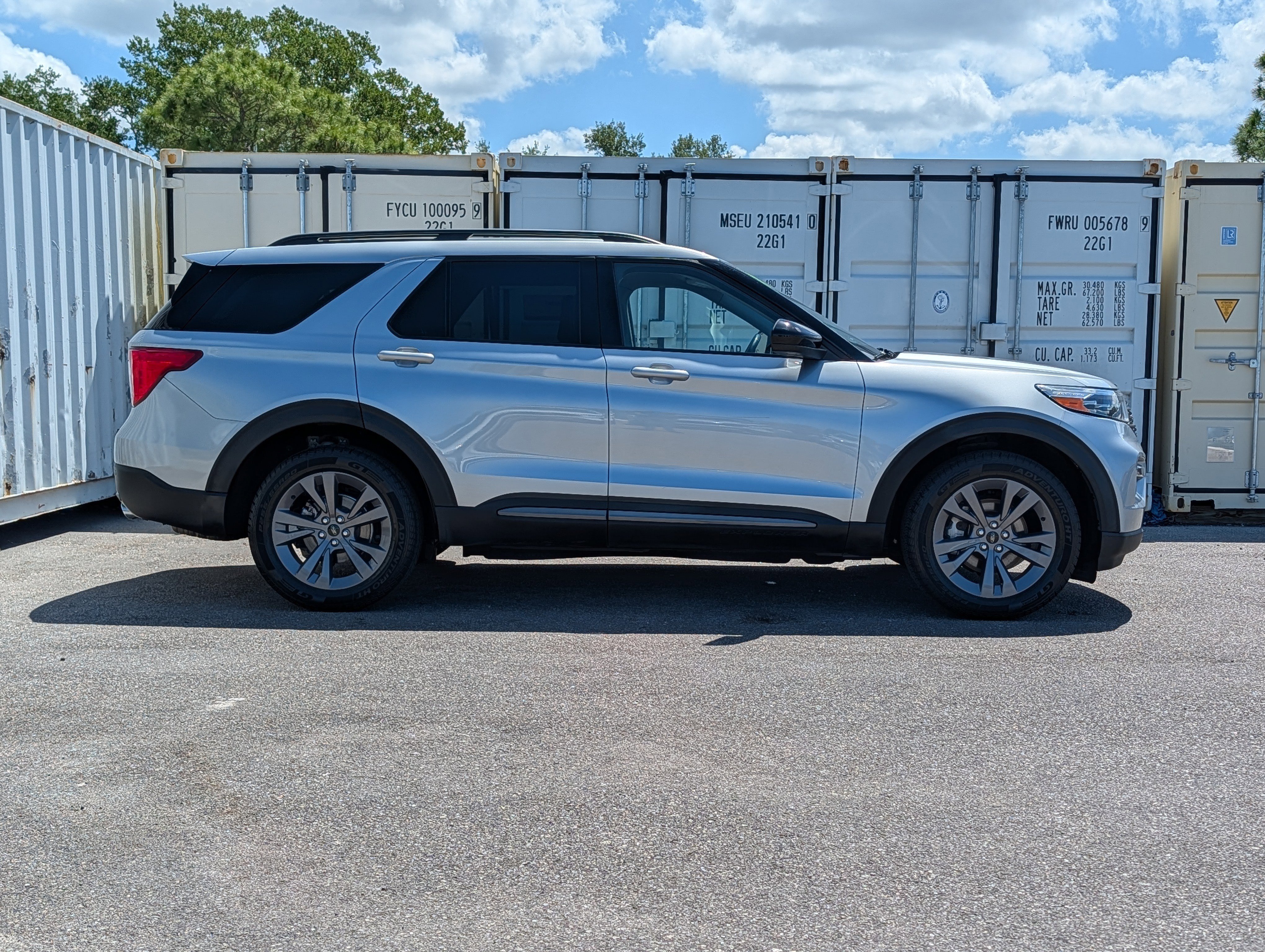 Certified 2022 Ford Explorer XLT w/ Equipment Group 202A AWD/4WD image 3