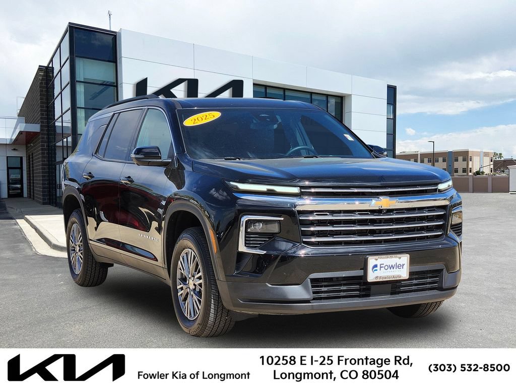 Used 2025 Chevrolet Traverse LT w/ Driver Confidence Package FWD image 1