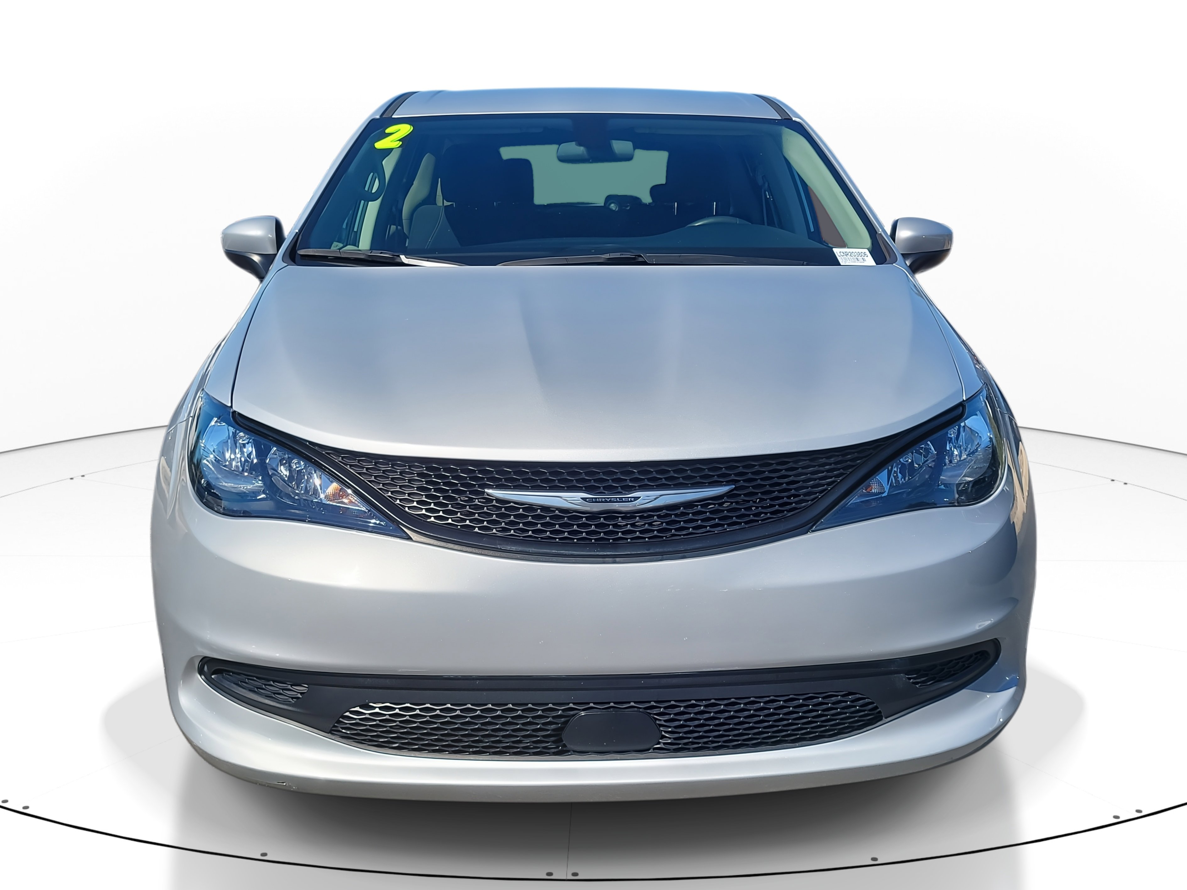 Used 2022 Chrysler Voyager LX image 2