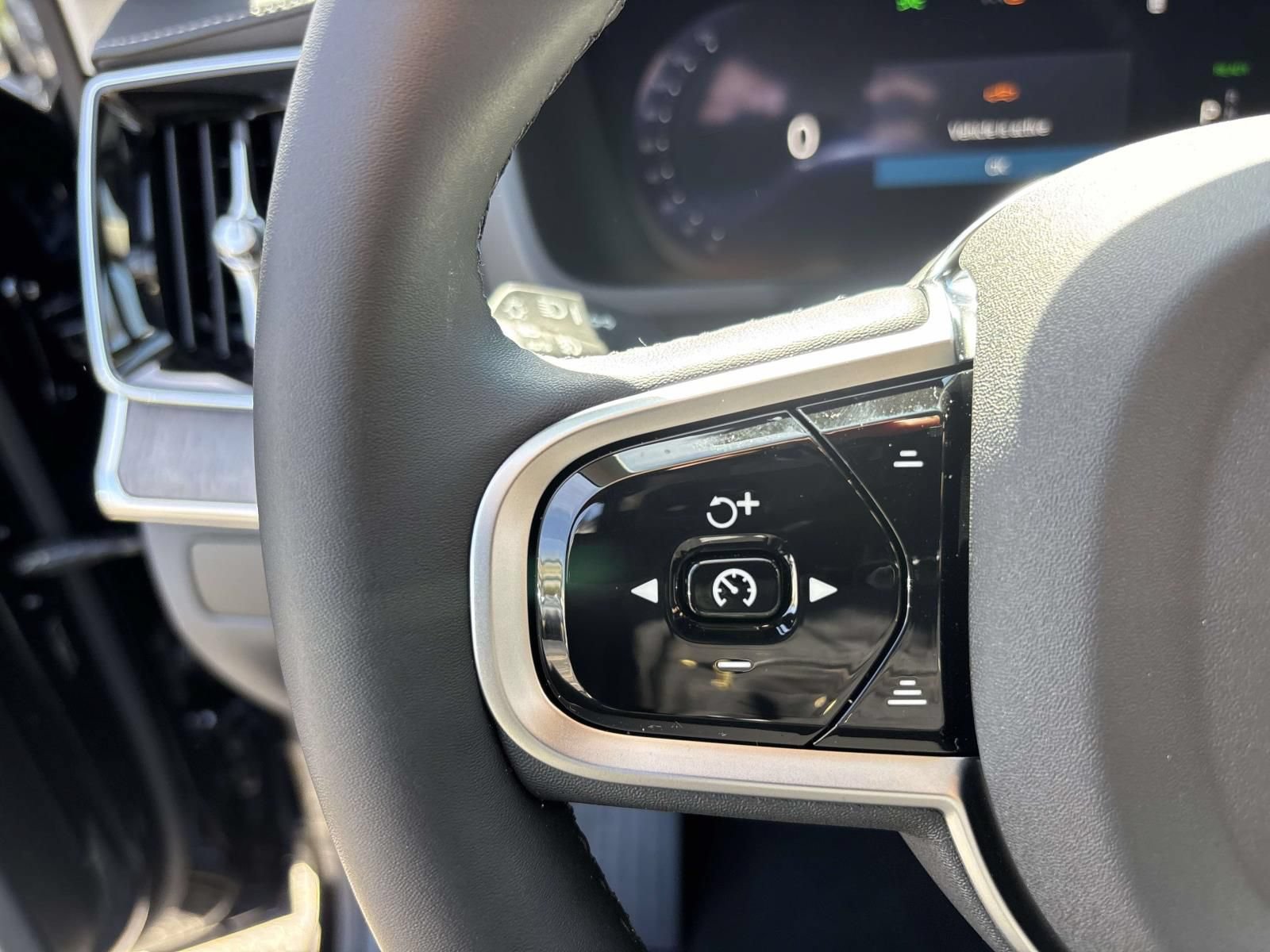 New 2026 Volvo XC90 T8 Ultra w/ Protection Package Premier AWD/4WD image 18