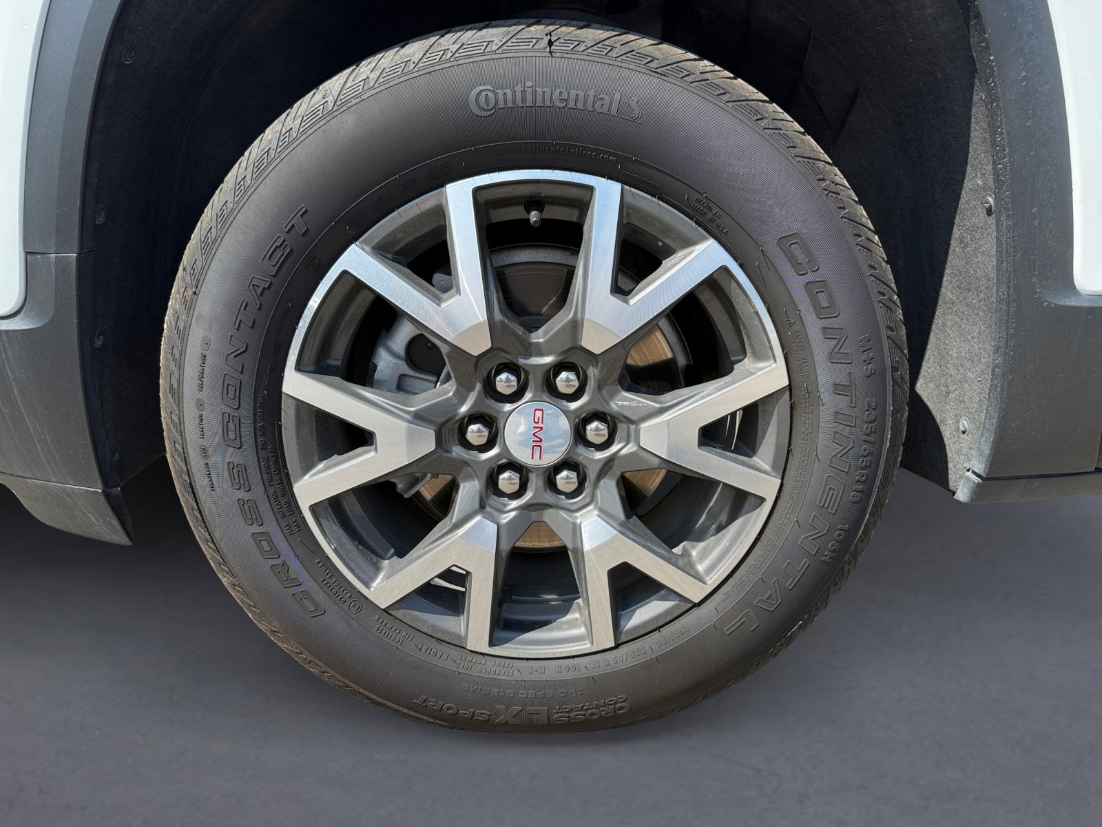 Used 2023 GMC Acadia SLE w/ Driver Convenience Package image 14