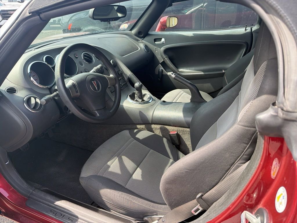 Used 2009 Pontiac Solstice Convertible image 6