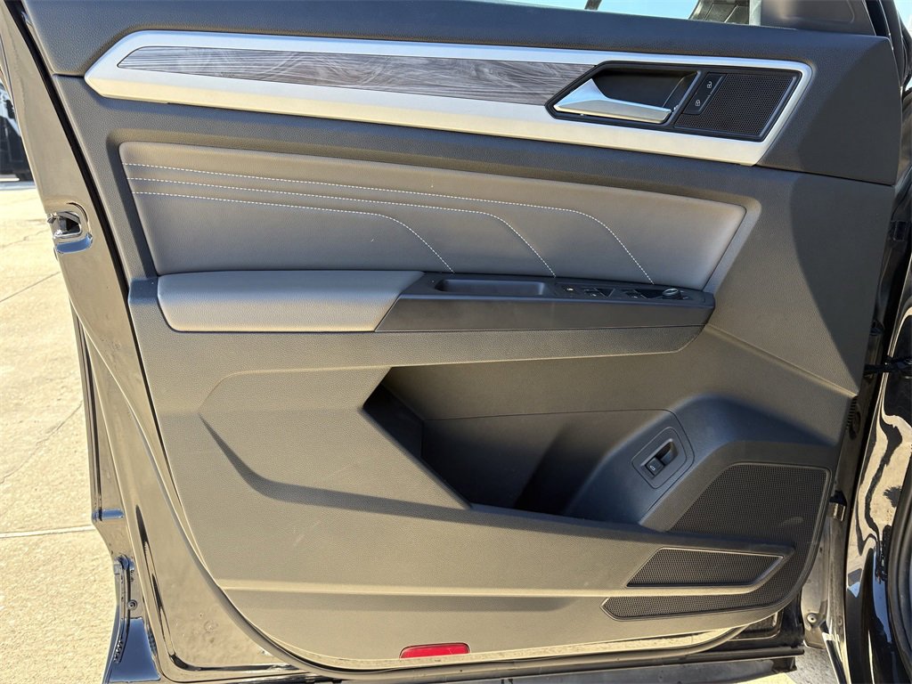 Used 2023 Volkswagen Atlas Cross Sport SE image 10