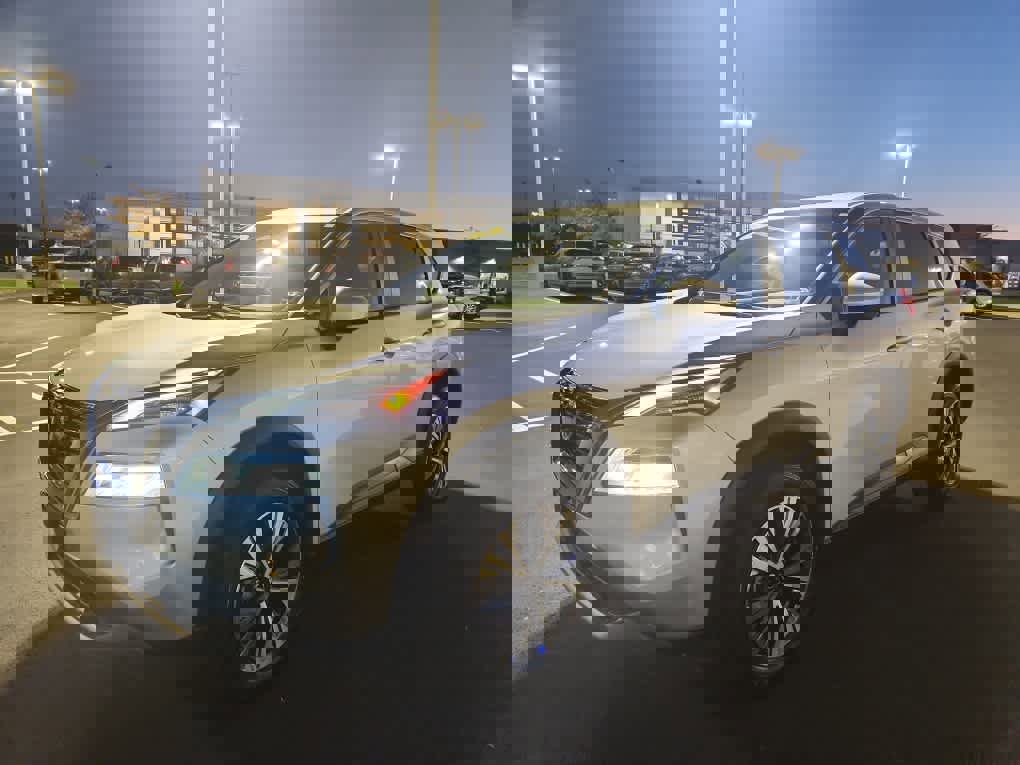 Used 2023 Nissan Rogue SV image 6