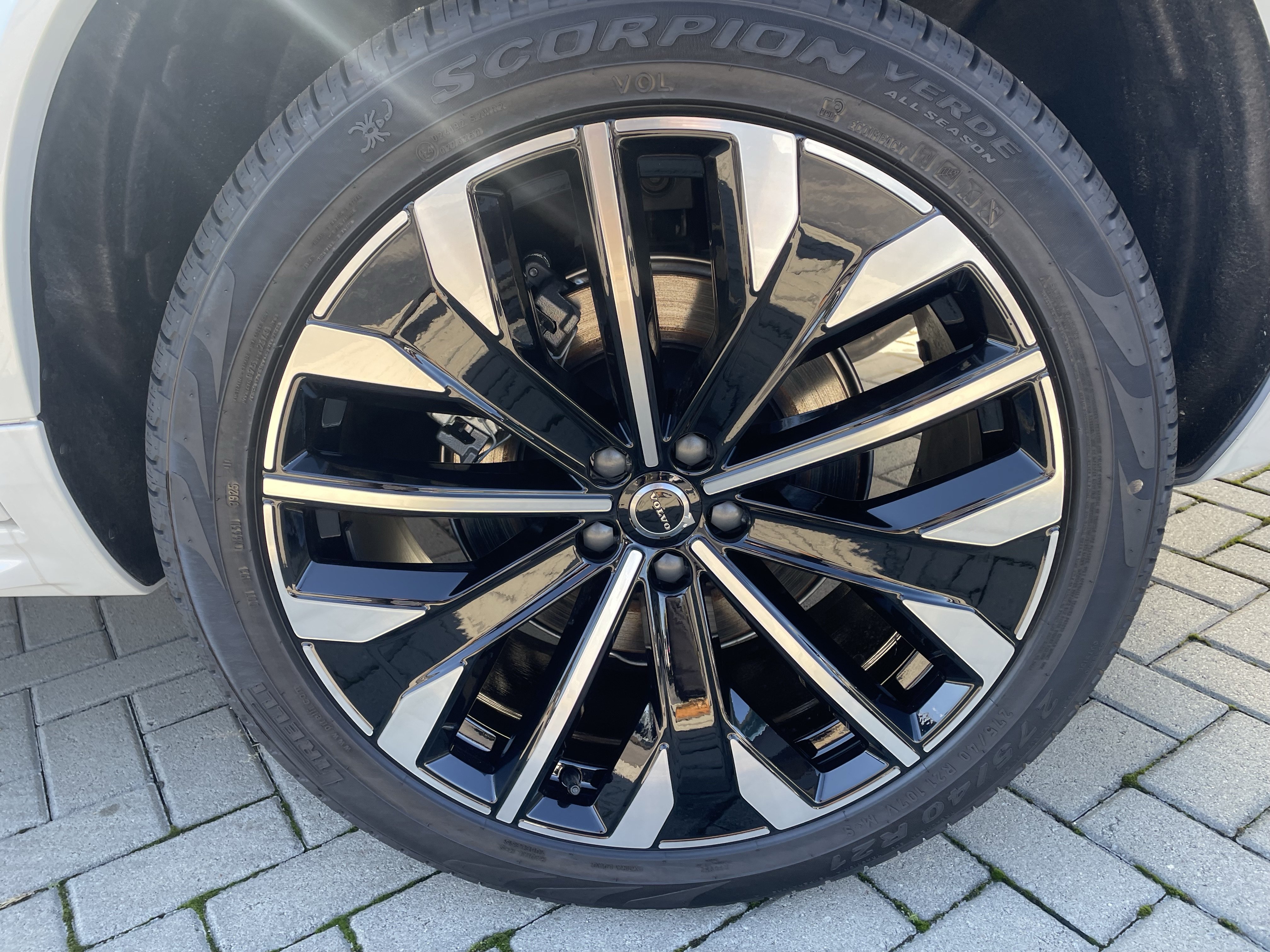 New 2026 Volvo XC90 T8 Plus w/ Protection Package Premier AWD/4WD image 8