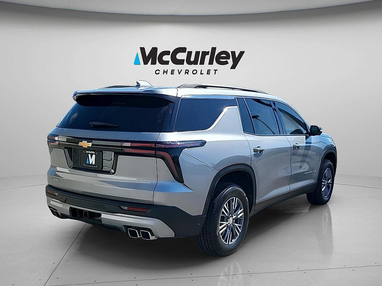 Used 2025 Chevrolet Traverse LT w/ Driver Confidence Package FWD image 7