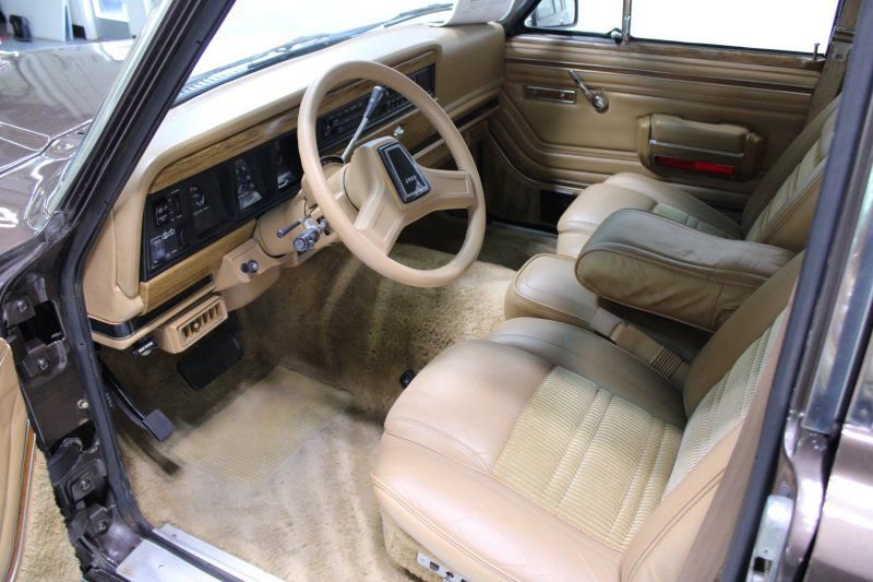 Used 1987 Jeep Grand Wagoneer image 6