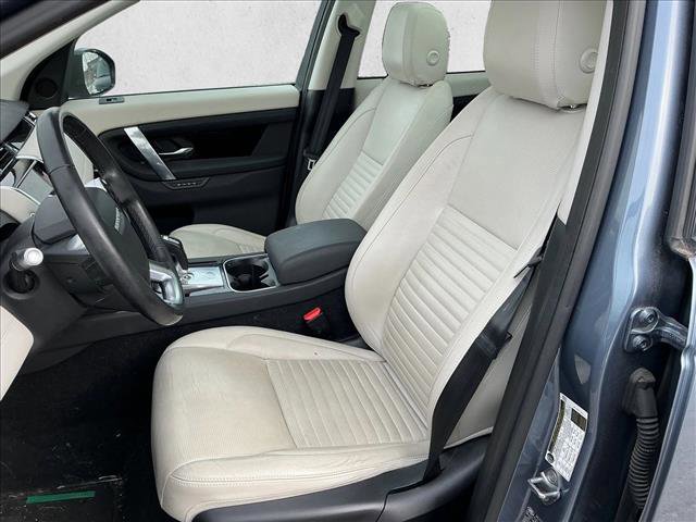 Used 2020 Land Rover Discovery Sport SE image 12