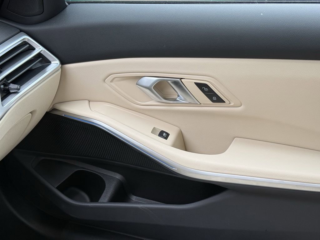 Used 2025 BMW 330i xDrive Sedan w/ Convenience Package image 31