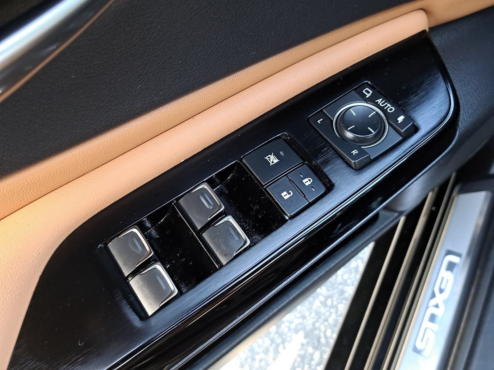 Used 2024 Lexus ES 350 w/ Premium Package FWD image 29