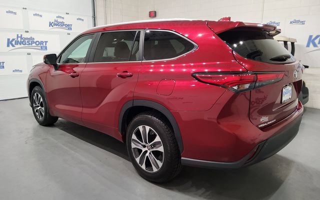 Used 2023 Toyota Highlander XLE FWD image 4