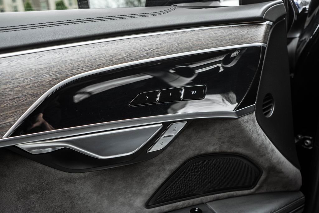 Used 2021 Audi A8 L 4.0T w/ Luxury Package image 19