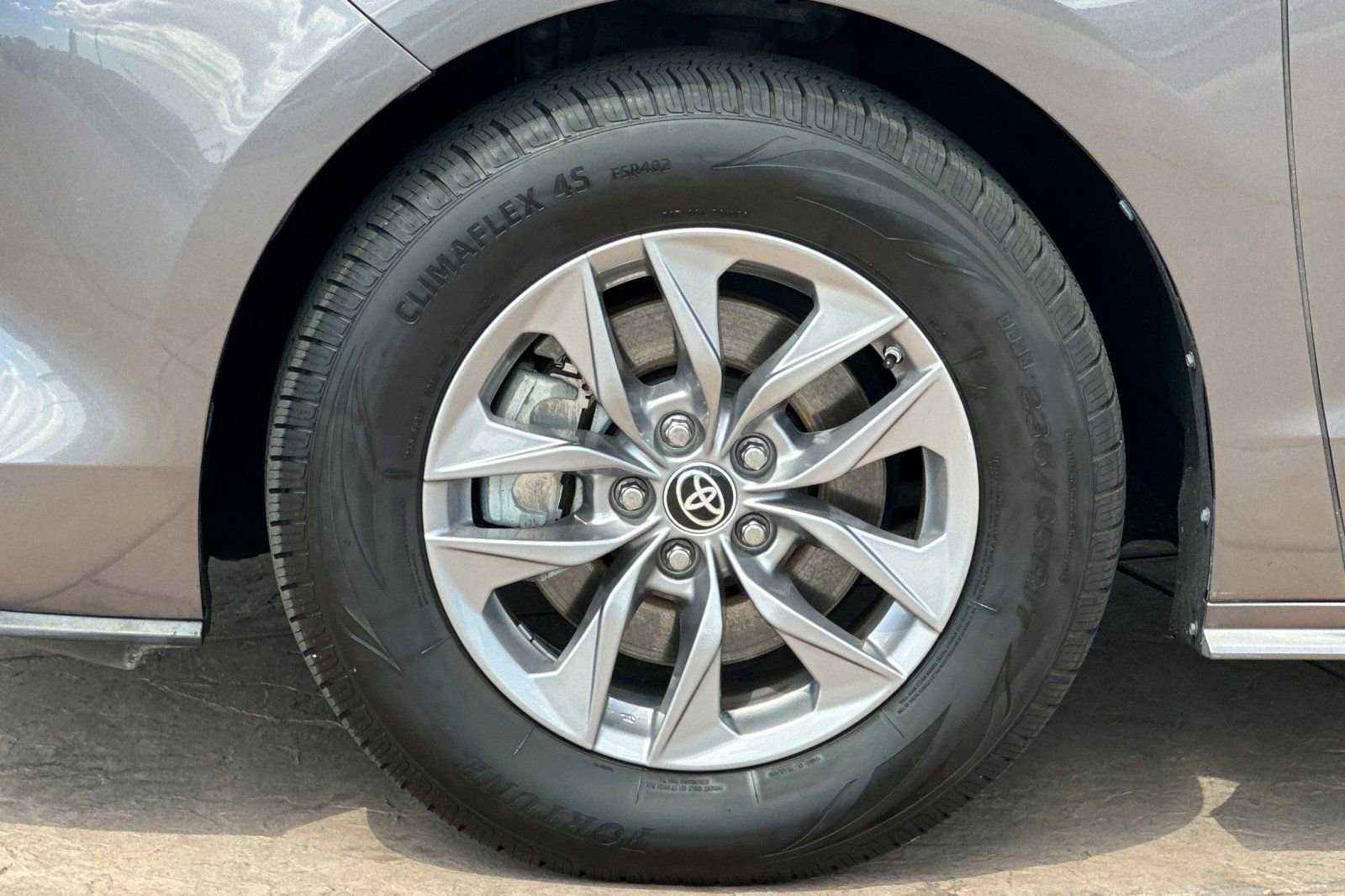 Certified 2022 Toyota Sienna XLE FWD image 35