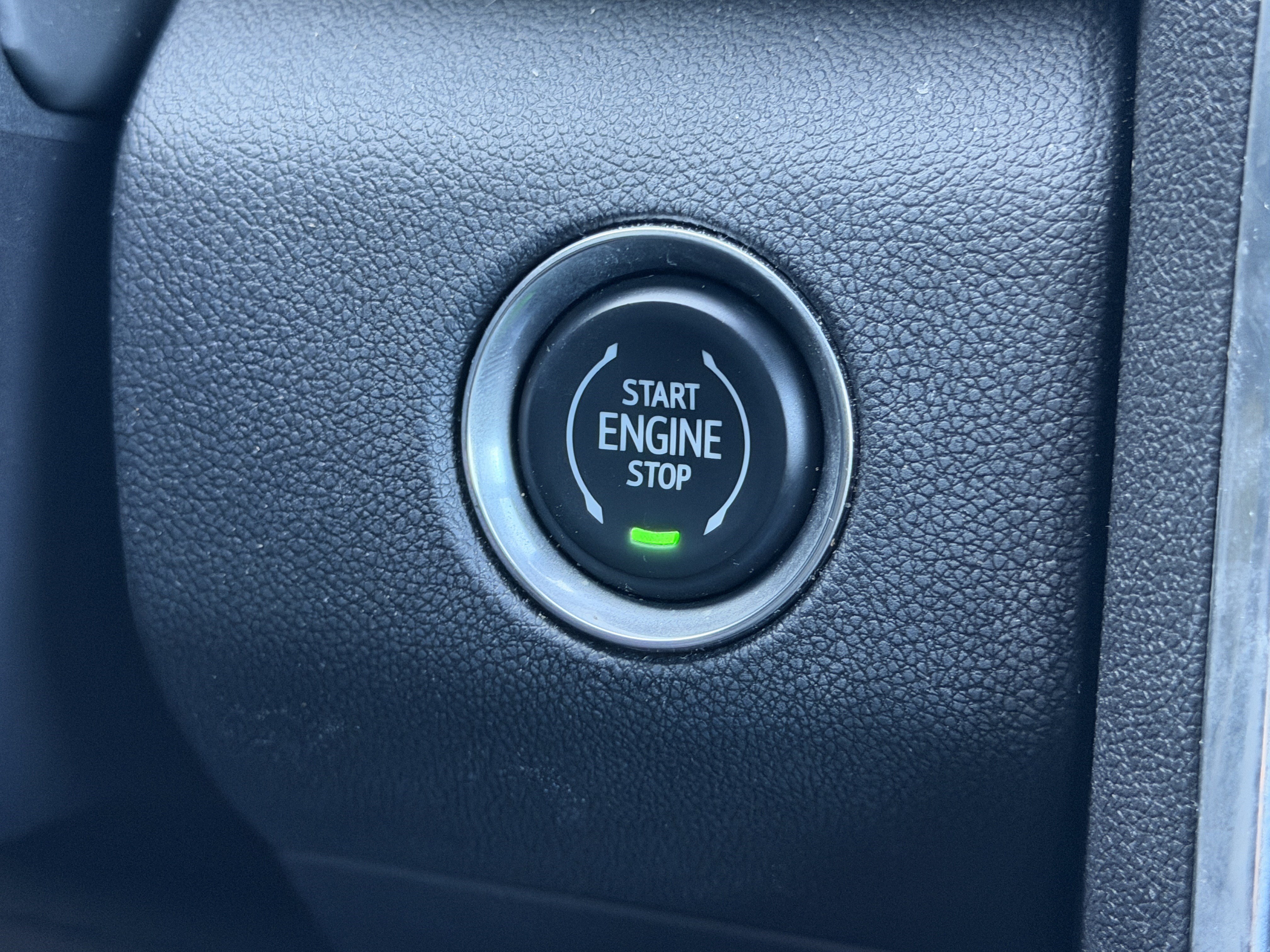 Used 2025 GMC Acadia Elevation w/ Elevation Premium Package FWD image 15
