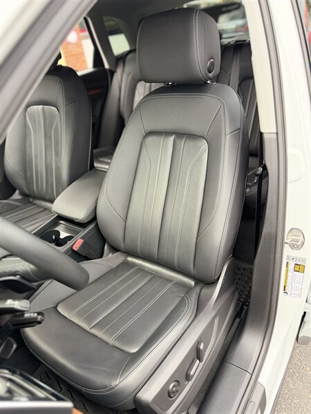 Used 2023 Audi Q5 2.0T Premium Plus w/ Premium Plus Package AWD/4WD image 28