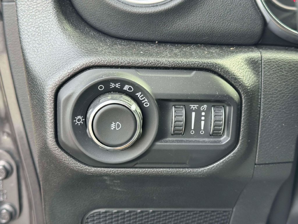 Used 2022 Jeep Wrangler Unlimited Sahara w/ Cold Weather Group AWD/4WD image 17