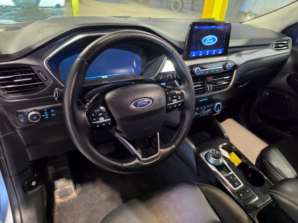 Used 2022 Ford Escape Titanium AWD/4WD image 4