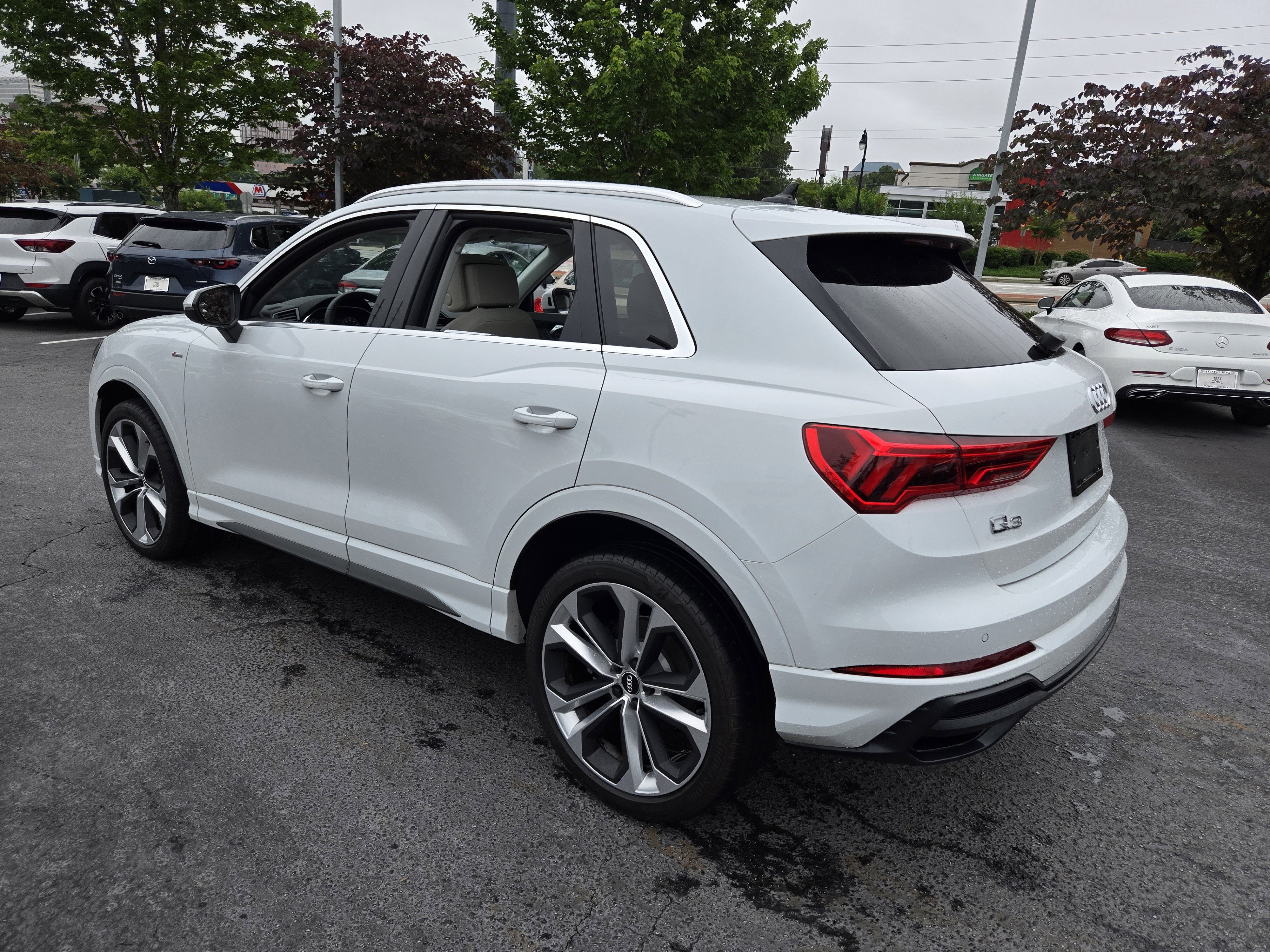 Used 2020 Audi Q3 2.0T Premium Plus AWD/4WD image 3