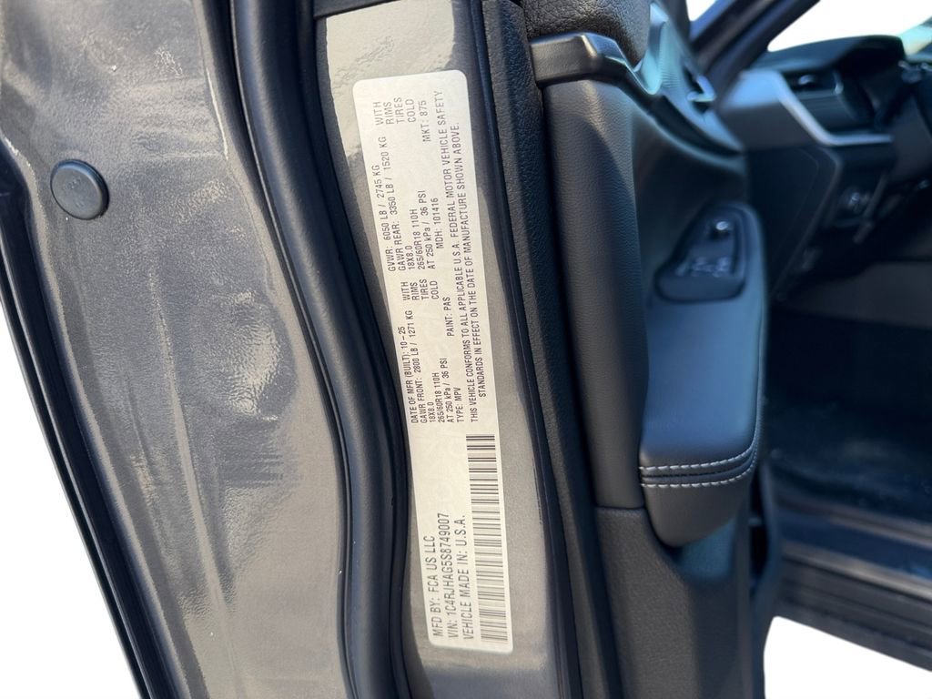 New 2025 Jeep Grand Cherokee Laredo X w/ Luxury Tech Group I image 32