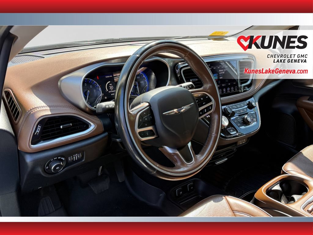 Used 2018 Chrysler Pacifica Limited w/ Advanced Safetytec Group FWD image 16