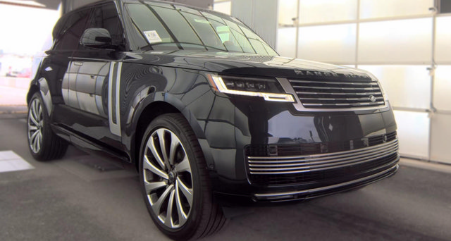Certified 2025 Land Rover Range Rover SV AWD/4WD image 4