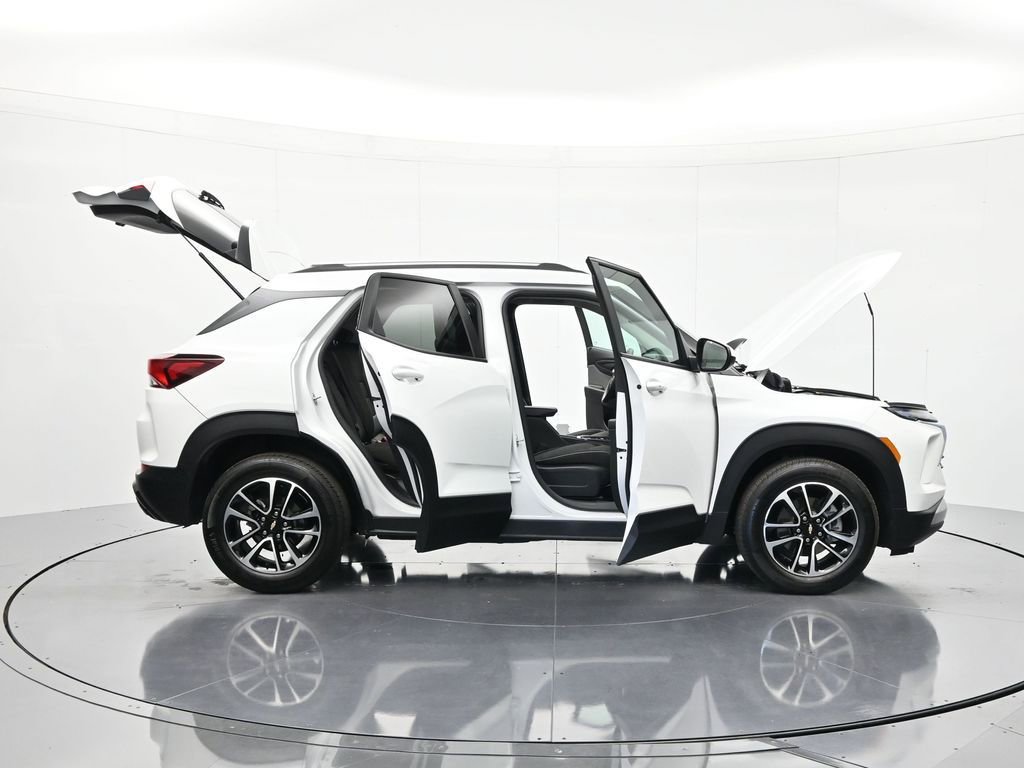 Used 2025 Chevrolet TrailBlazer LT FWD image 46