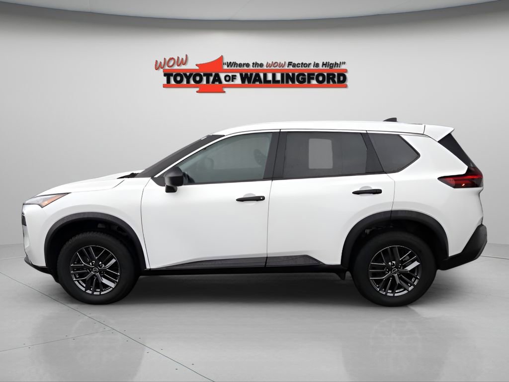 Used 2023 Nissan Rogue S image 2