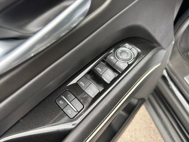 Used 2022 Cadillac Escalade ESV Luxury AWD/4WD image 11