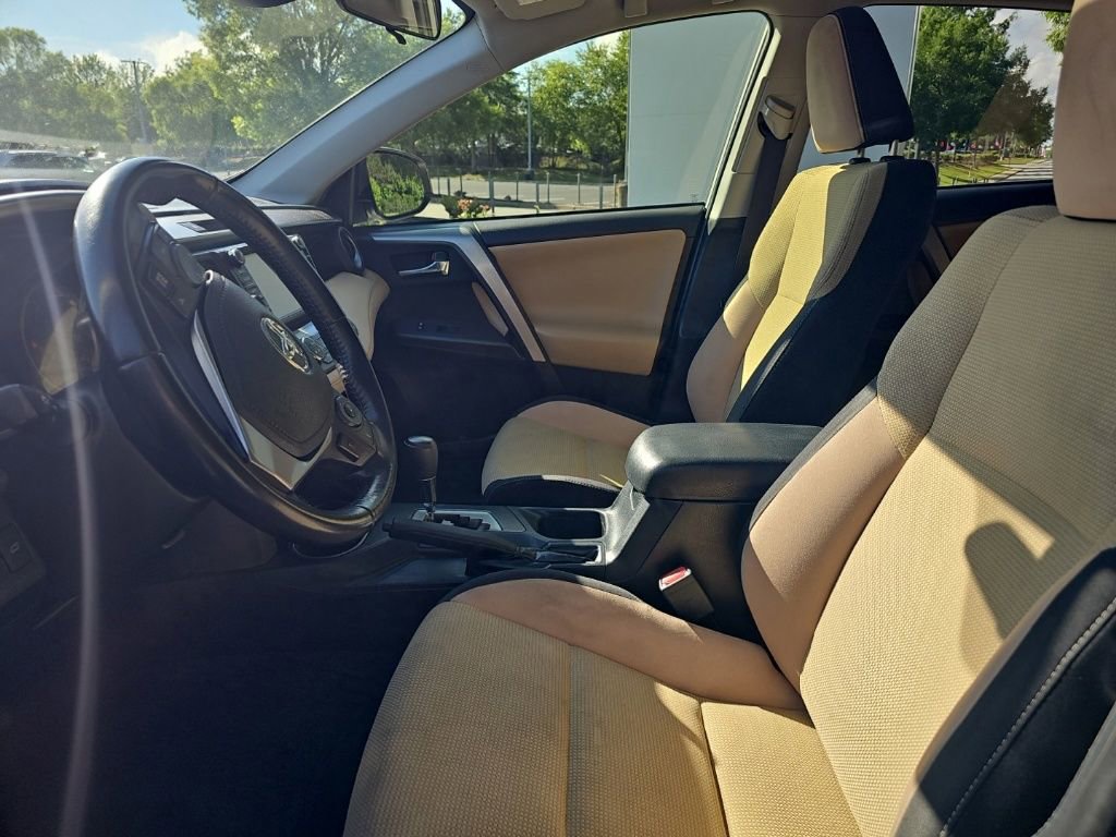 Used 2018 Toyota RAV4 XLE FWD image 16