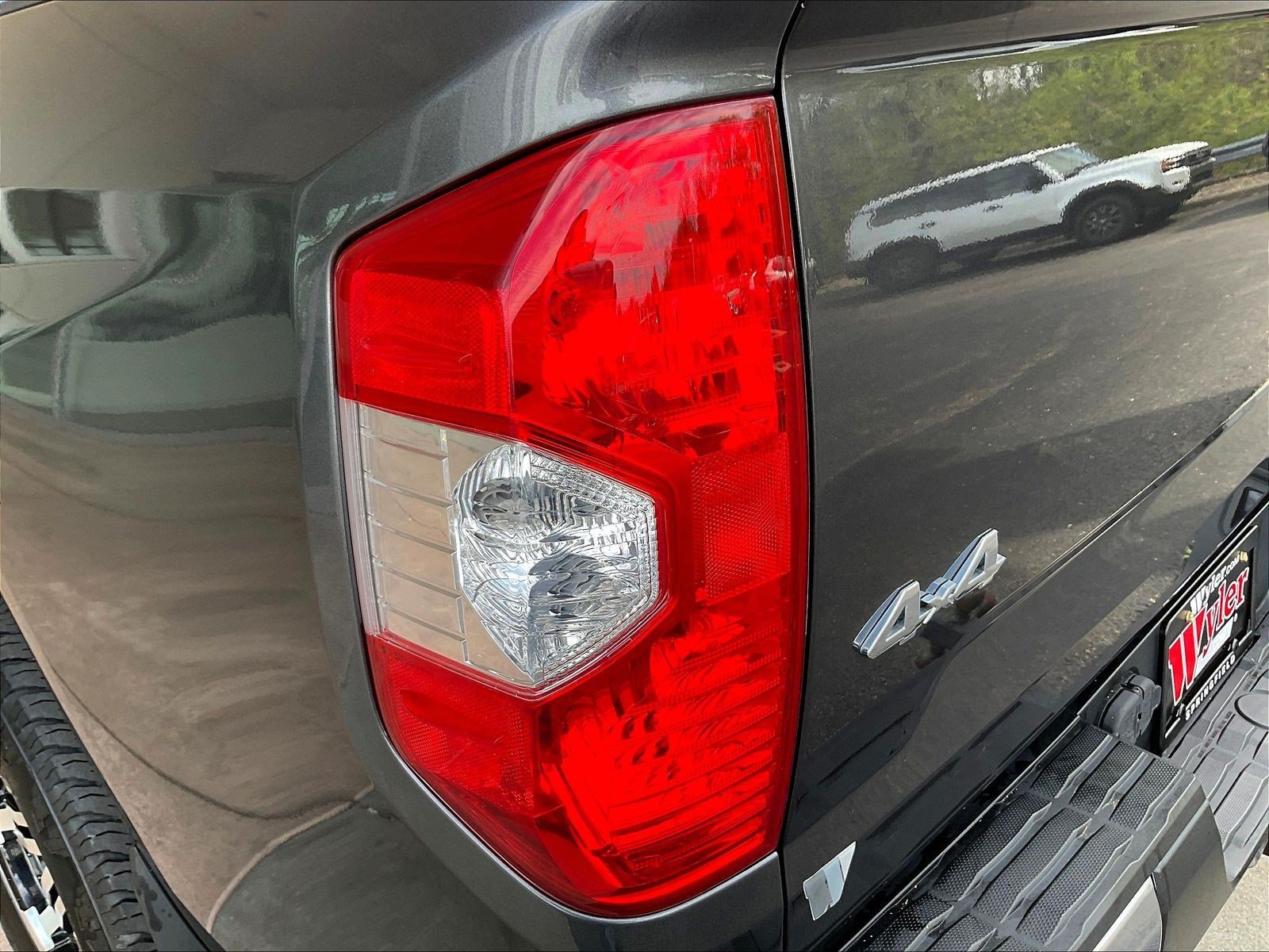 Used 2020 Toyota Tundra SR5 w/ SR5 Upgrade Package AWD/4WD image 24