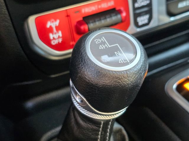 Used 2025 Jeep Wrangler Unlimited Rubicon w/ Convenience Group AWD/4WD image 38