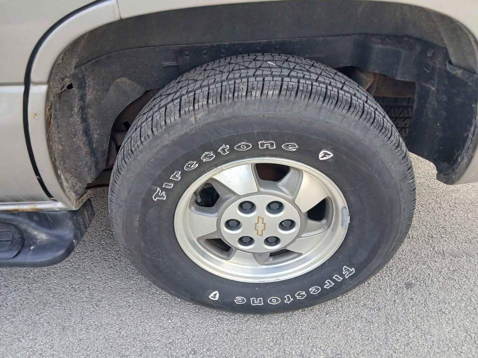 Used 2001 Chevrolet Tahoe LS w/ LS Preferred Equipment Group image 11
