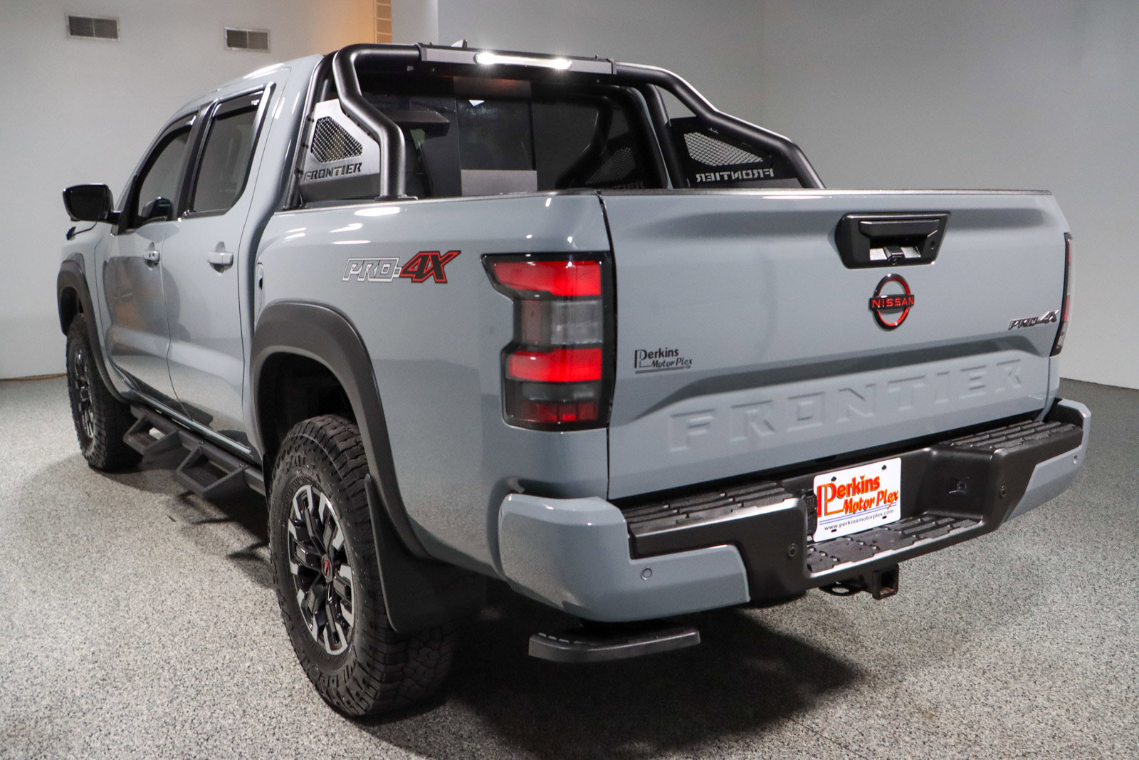 Used 2023 Nissan Frontier PRO-4X w/ Pro Convenience Package image 9