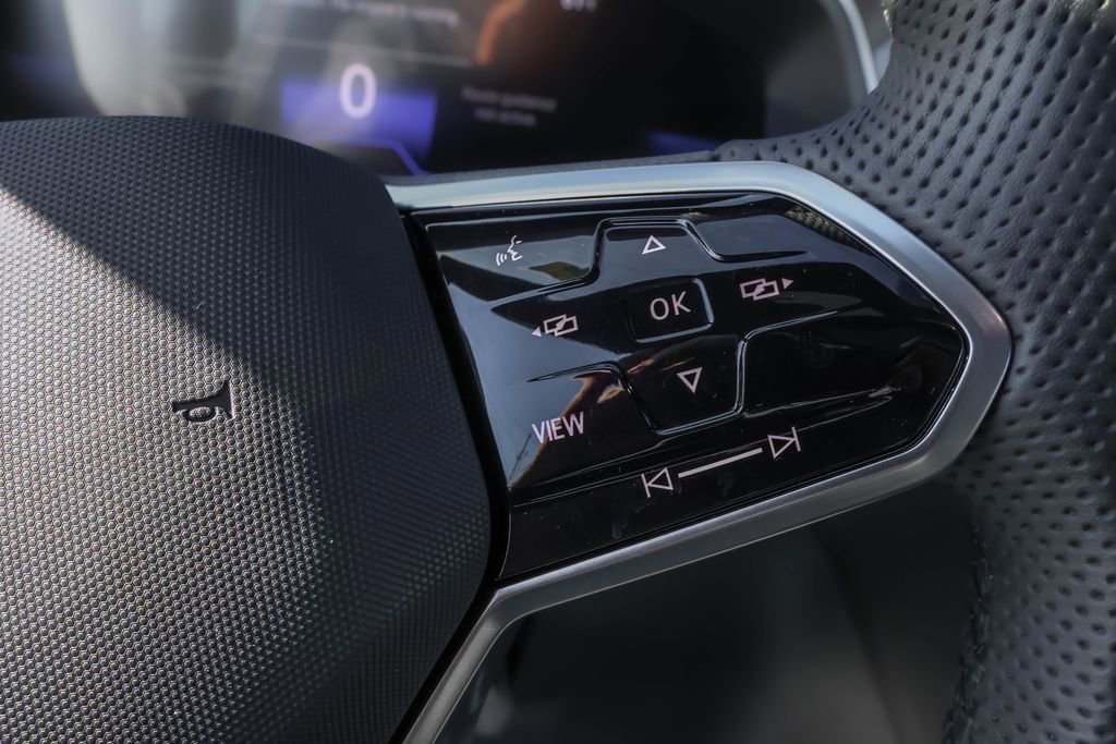 Used 2024 Volkswagen Tiguan SE R-Line image 22