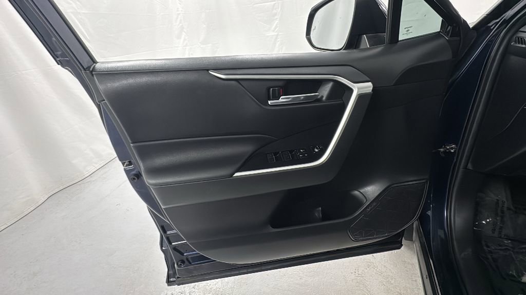 Used 2022 Toyota RAV4 XLE image 18