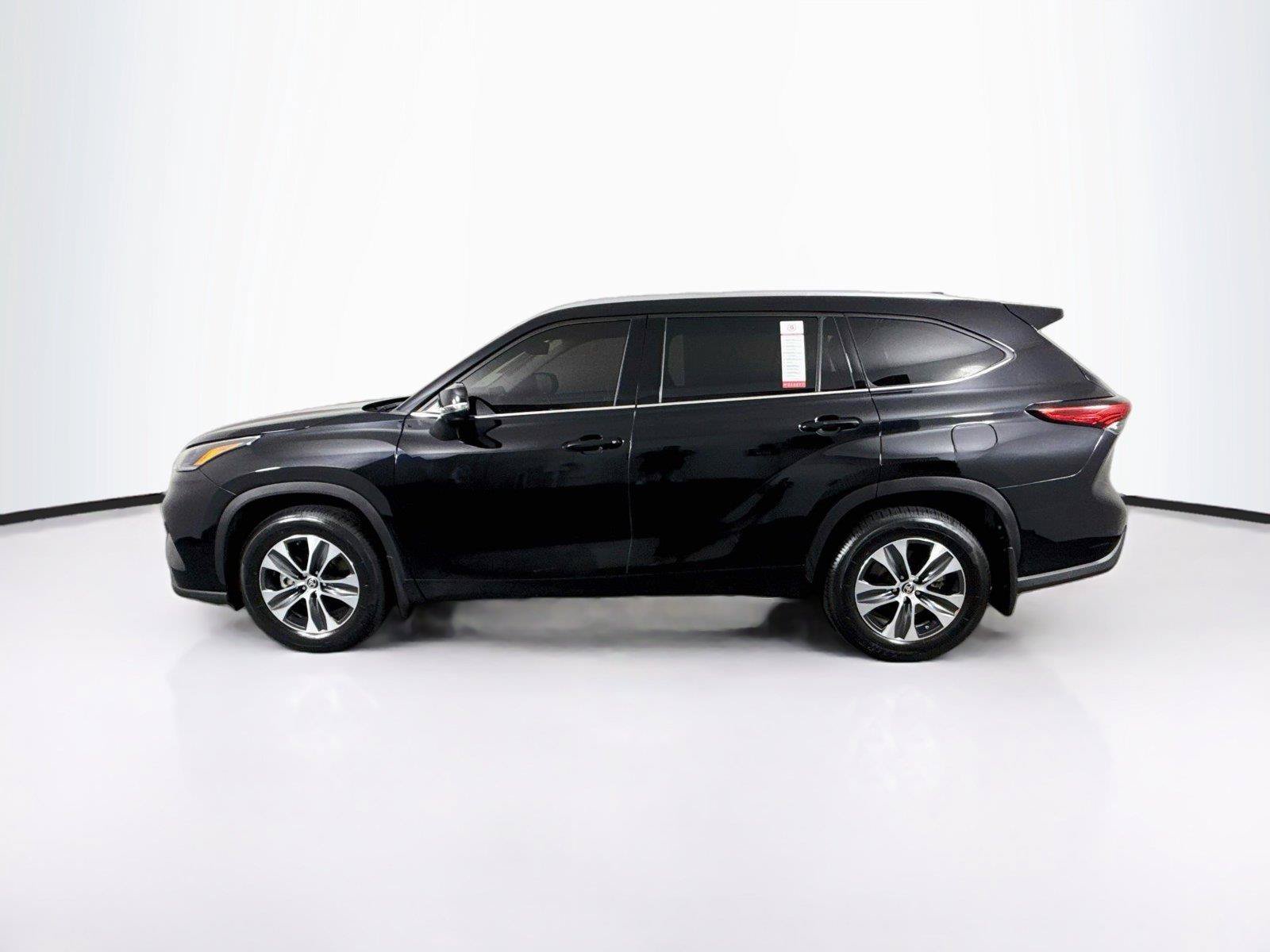 Used 2021 Toyota Highlander XLE AWD/4WD image 13