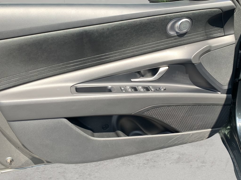 Certified 2026 Hyundai Elantra SE FWD image 11