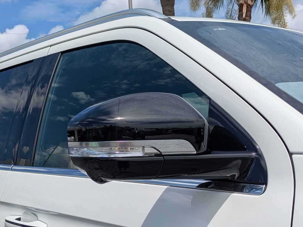Used 2025 Lincoln Navigator Reserve AWD/4WD image 13