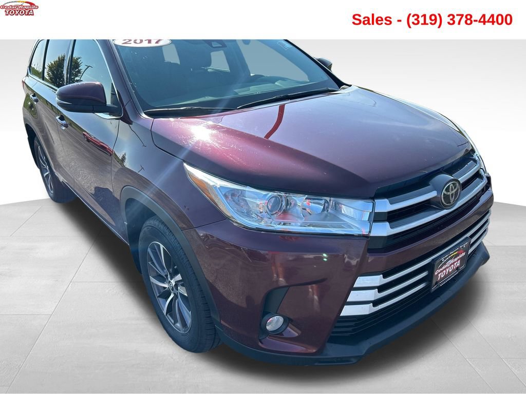 Used 2017 Toyota Highlander XLE w/ Carpet Mat Package AWD/4WD image 8