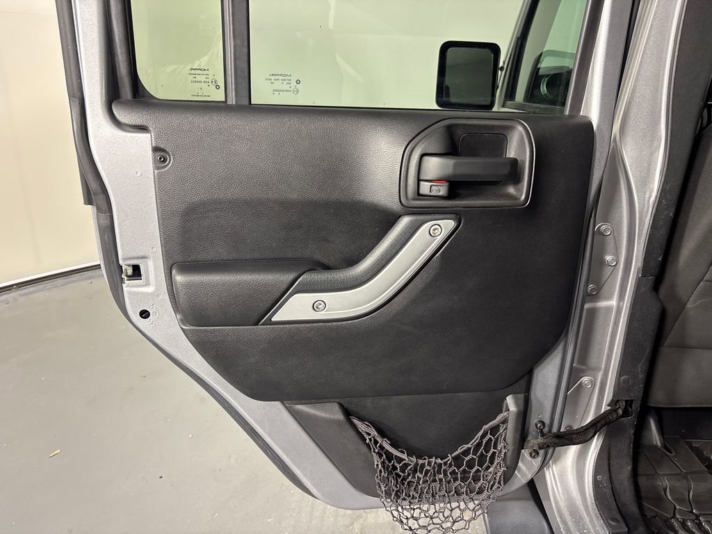 Used 2016 Jeep Wrangler Unlimited Sahara w/ Connectivity Group image 27
